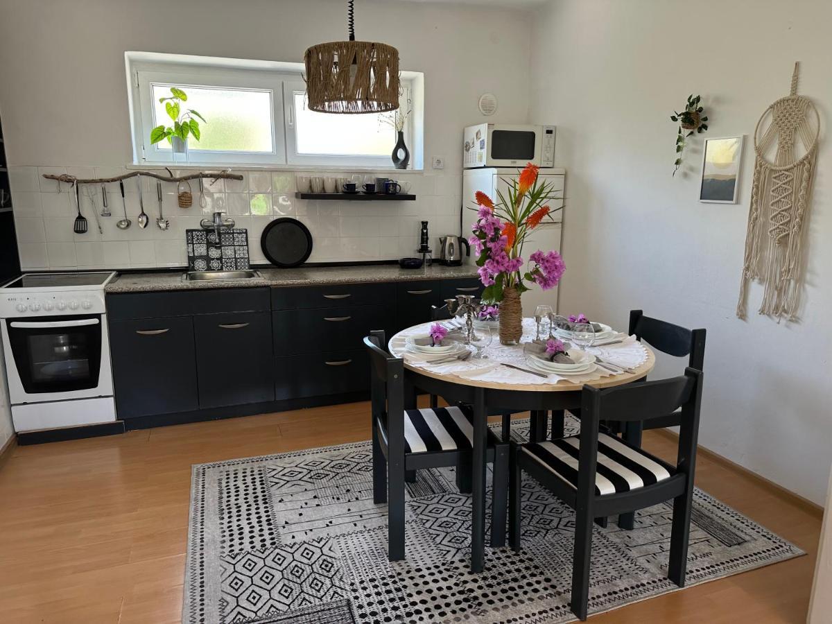 Cosy Family Apartment Marina Kastela Near Airport Bagian luar foto